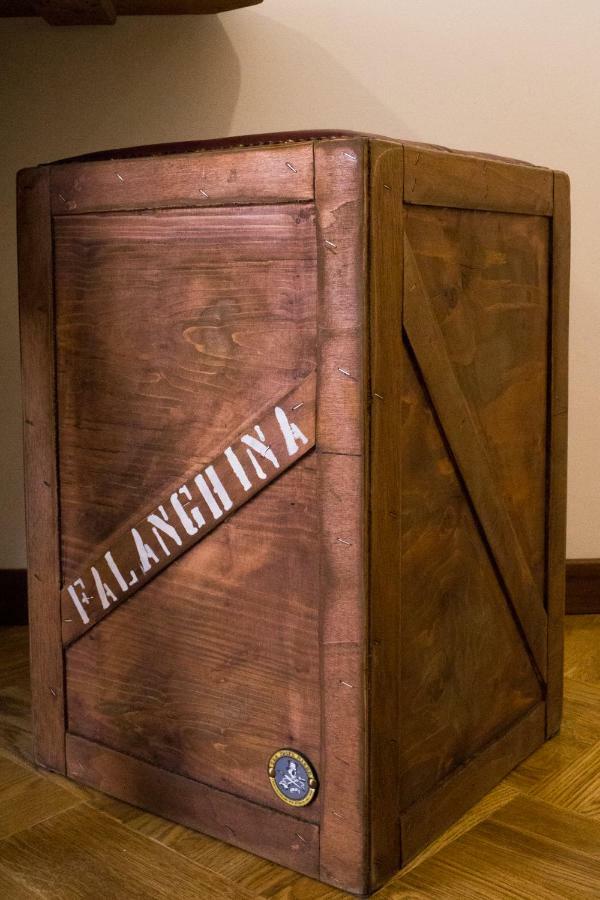 Studio (4 Adults),891788005:JPEG